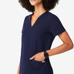 x2 pairs Figs Navy XS Casma Top